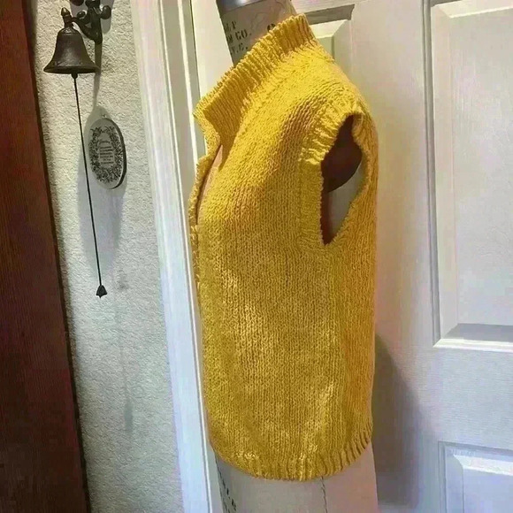 Jeanne Pierre Sweater Vest. Pretty Yellow/Orange. Size S - Picture 2 of 5